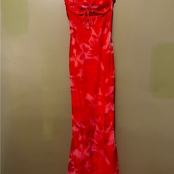 Selfie Leslie Vibrant Orange Floral Midi Dress - Picture 3 of 4